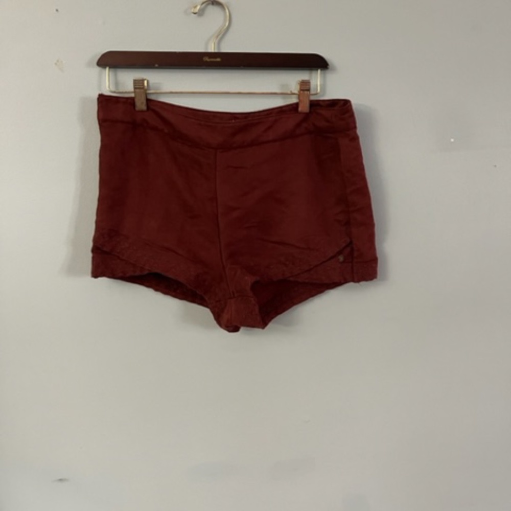 Roxy Burgundy short shorts - (M)